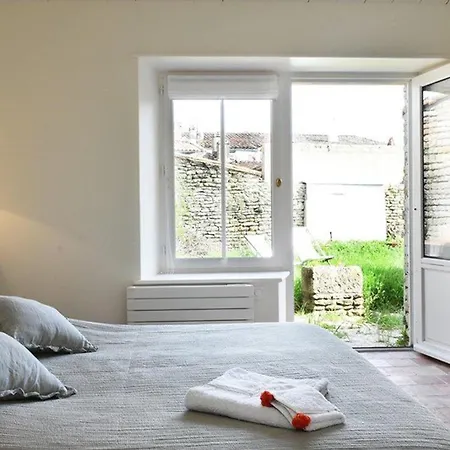 Prázdninový dům Maison Au Charme Du Village Avec Jardin Et Wi-fi - 2 Chambres, 2 Salles D'eau, Cheminee - Fr-1-434-11